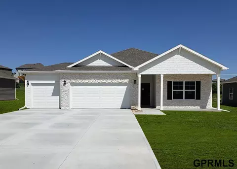 6426 Harvest Dr, Papillion, NE 68157