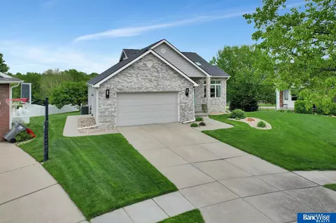 3920 Mescal Cir, Lincoln, NE 68516