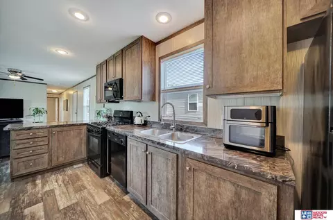 3600 NW Nutwood Ct, Lincoln, NE 68521