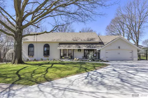 12337 Douglas Cir, Omaha, NE 68154