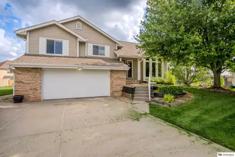 12045 S 218th Cir, Gretna, NE 68028