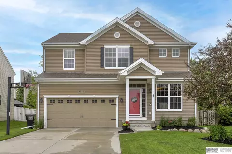 8616 S 66th Ave, Papillion, NE 68133