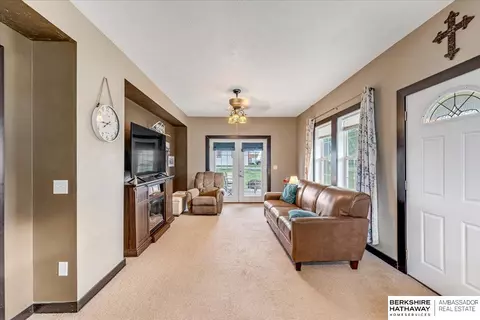 405 S 4th St, Springfield, NE 68059 photo 4