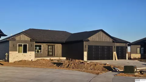 510 W 27th Cir, Wahoo, NE 68066