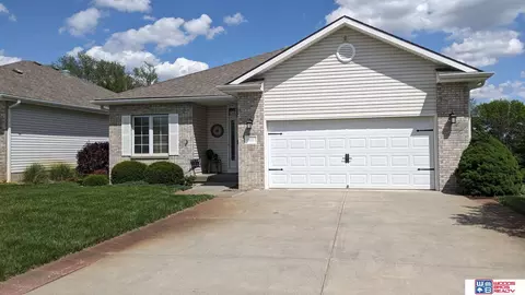 250 Pebble Bch, Lincoln, NE 68520