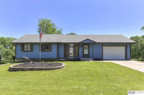 8301 S 39th St, Bellevue, NE 68147