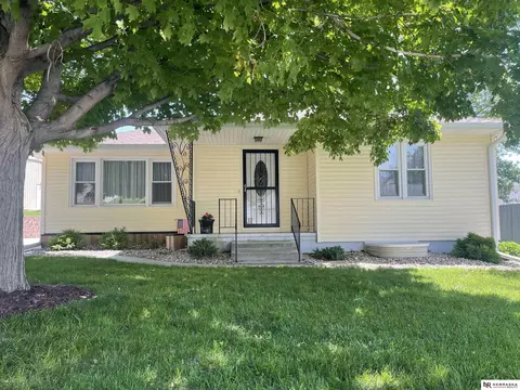 408 Elm St, Louisville, NE 68037