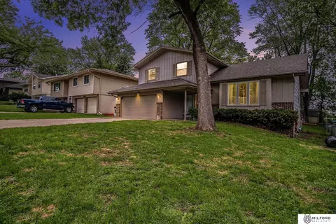 10606 M St, Omaha, NE 68127