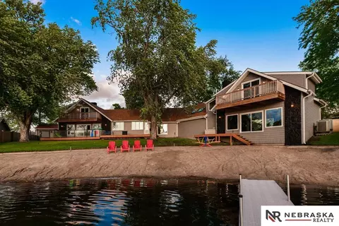 4 Wildwood Dr, Columbus, NE 68601
