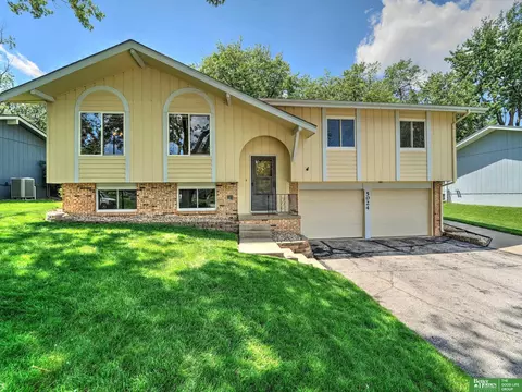 5024 S 104 St, Omaha, NE 68127