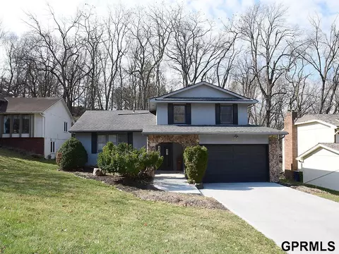 808 Moore Dr, Bellevue, NE 68005
