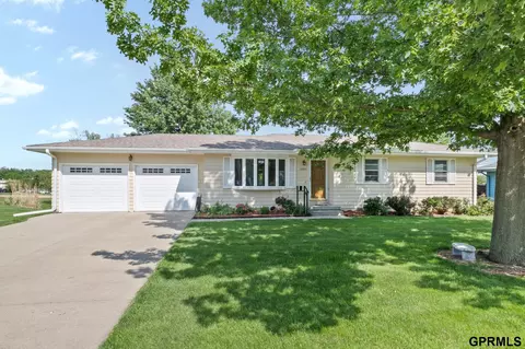 5081 S 52nd St, Omaha, NE 68117