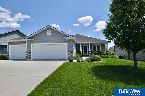 8300 Emery Ln, Lincoln, NE 68516