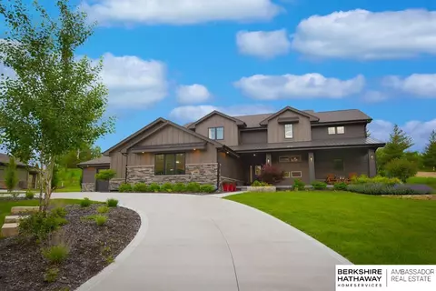 23515 P St, Omaha, NE 68022