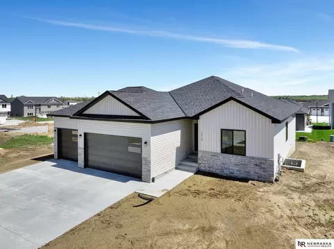 5818 SW 9th St, Lincoln, NE 68523