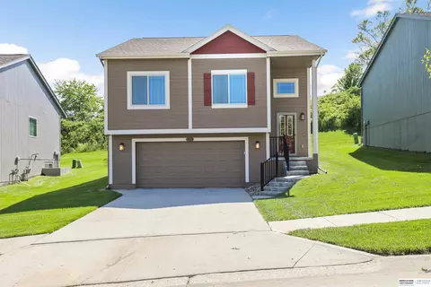13915 Wood Valley Dr, Omaha, NE 68142
