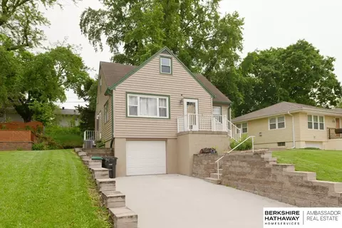 7705 Davis Cir, Omaha, NE 68134