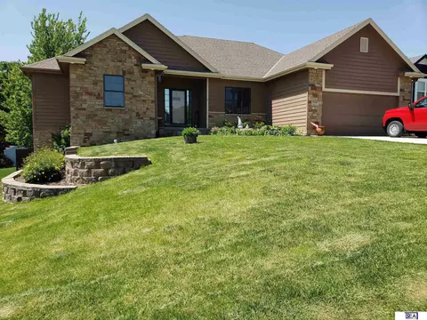 19207 Spyglass Ct, Plattsmouth, NE 68048