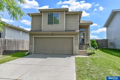 1710 SW Lacey Ln, Lincoln, NE 68522