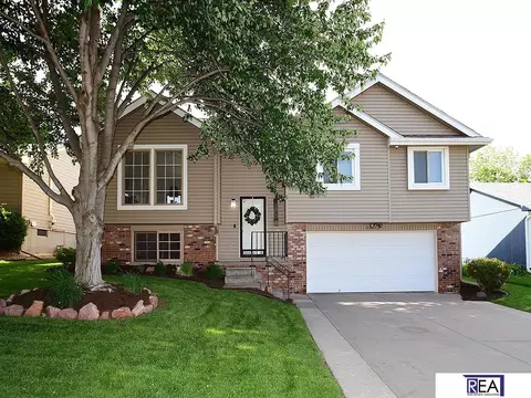 16513 Weir St, Omaha, NE 68135