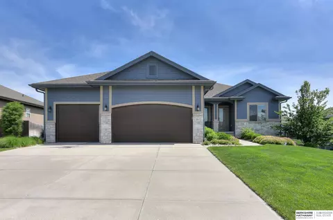 20617 Ames Ave, Omaha, NE 68022
