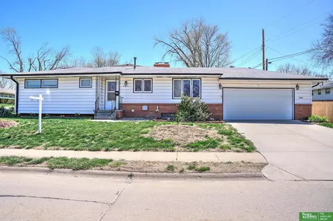 1301 Ventura Dr, Bellevue, NE 68005