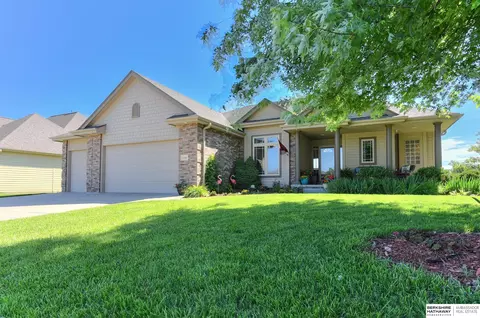 12505 S 81st Ave, Papillion, NE 68046