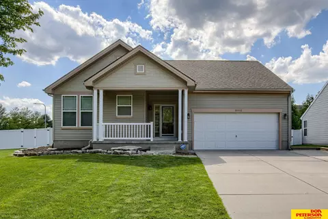10912 S 110th St, Papillion, NE 68046