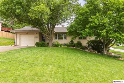 20550 Flavin St, Elkhorn, NE 68022