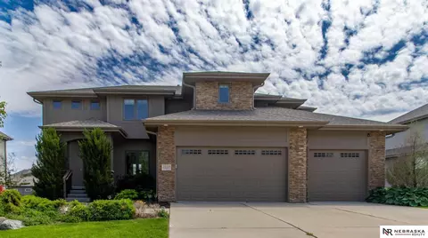 7629 Leawood St, Papillion, NE 68046