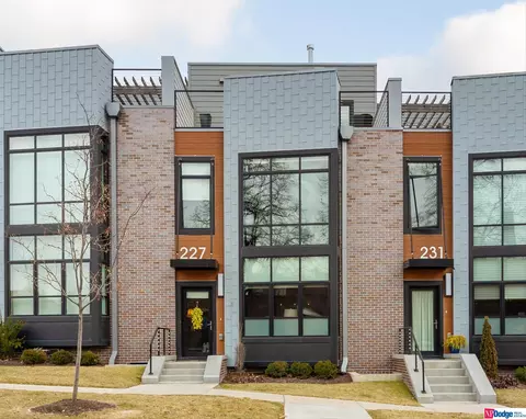227 S 49th St, Omaha, NE 68132