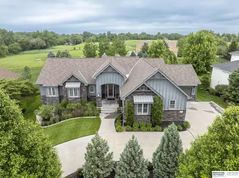 21418 Pine Cir, Omaha, NE 68022