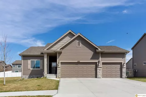 5029 N 181 St, Elkhorn, NE 68022