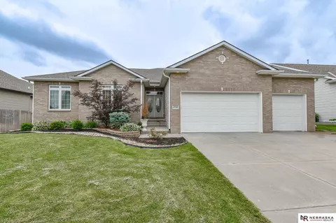 2735 Hoy St, Lincoln, NE 68516