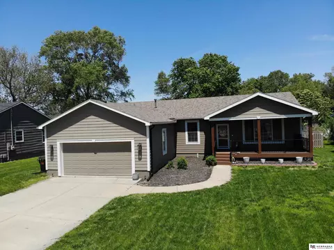 380 W Valley St, Valley, NE 68064