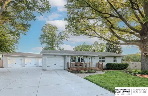 1108 Victory Cir, Papillion, NE 68046