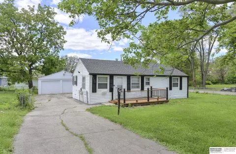 4160 N 61st St, Omaha, NE 68104