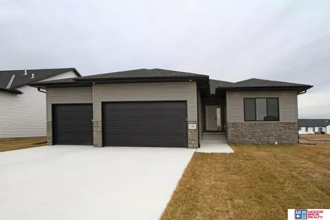 11681 N 145th St, Waverly, NE 68462