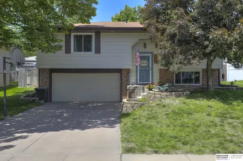6105 NW 6 St, Lincoln, NE 68521