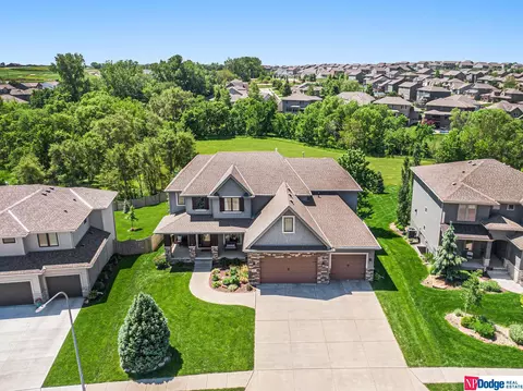 16923 Bondesson St, Bennington, NE 68007
