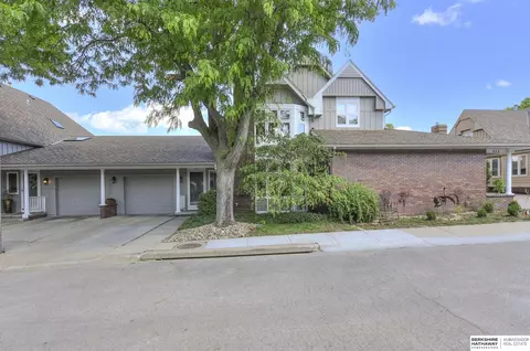 831 N 131st Plz, Omaha, NE 68154