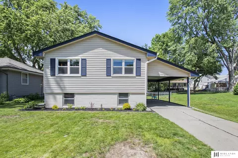 530 E 5th St, Papillion, NE 68046