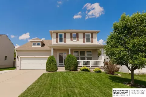 1108 Summit Ridge Dr, Papillion, NE 68046