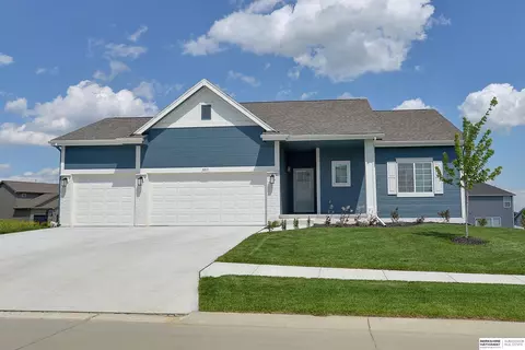 8011 S 200th St, Gretna, NE 68028
