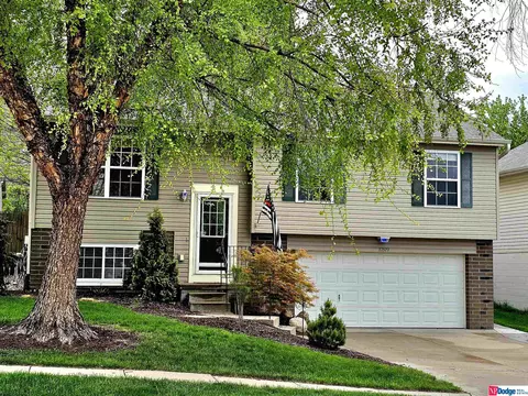 17819 Edna St, Omaha, NE 68136