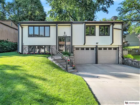 14439 Weir Cir, Omaha, NE 68137