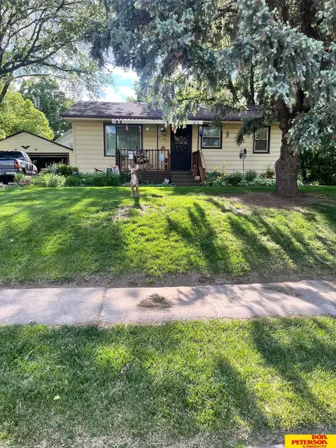 312 N Park Ave, Oakland, NE 68045