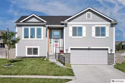 7332 N 166th St, Bennington, NE 68007