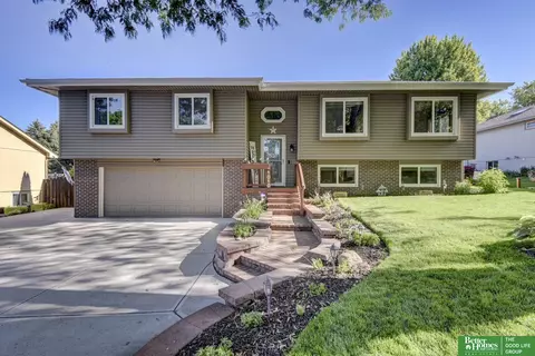 1010 Michael Dr, Papillion, NE 68046