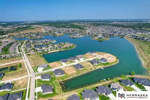 202 Deep Water Dr, Lincoln, NE 68527